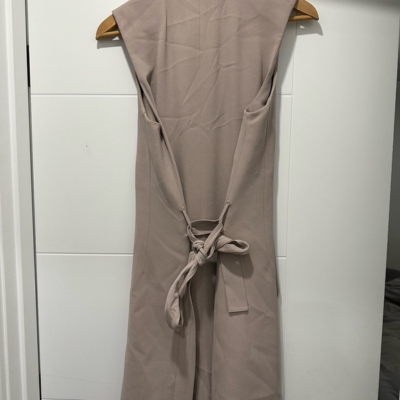 Babaton best with belt. - Picture 2 of 3